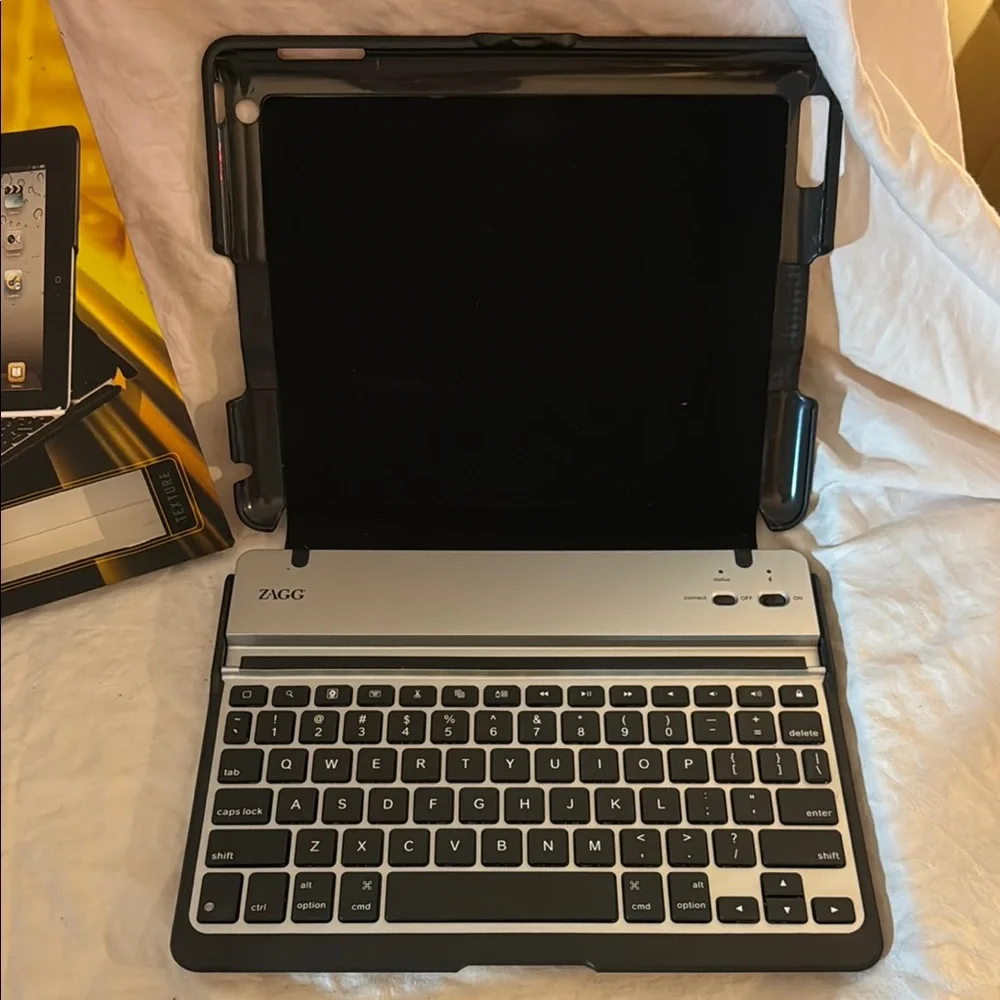 Black Tablet Keyboard Case for iPad